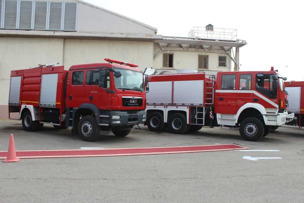 Multiple fire truck capacity: 3500 liters water/350 liters foam/500 liters dry powder