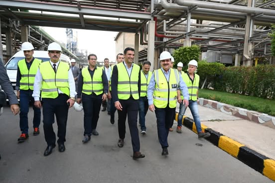 The Egyptian Minister of Industry discusses plans to increase the production of “Abu Qir Fertilizers” and localize green technology locally